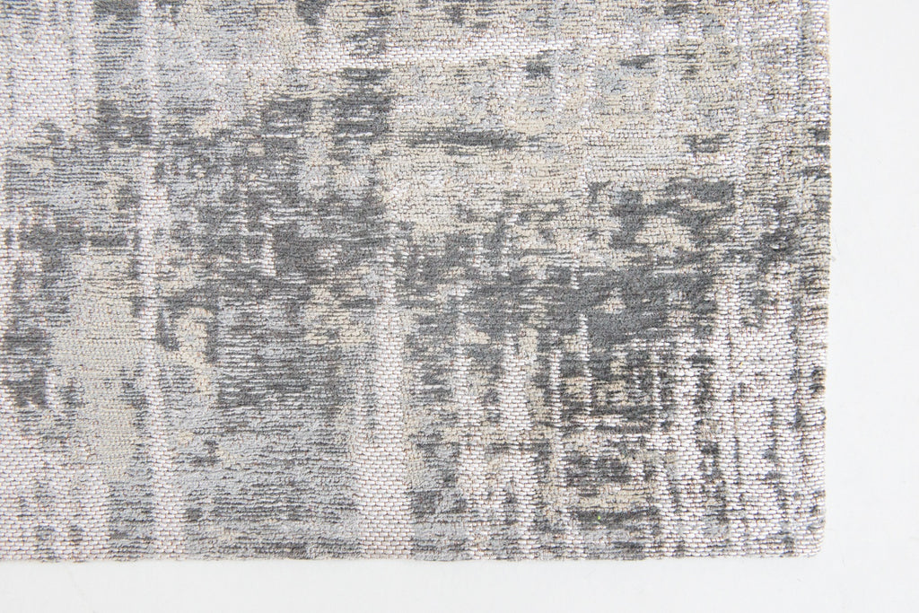 Zijaanzicht van het Louis de Poortere Atlantic Streaks 8716 Coney Grey vloerkleed
