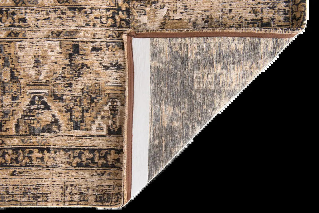 Louis de Poortere Antiquarian Hadschlu 8720 Agha Old Gold vloerkleed met een plooi, dun en soepel