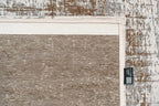 Close-up van het dessin van het Louis de Poortere Mad Men Griff 8785 Concrete Jungle vloerkleed