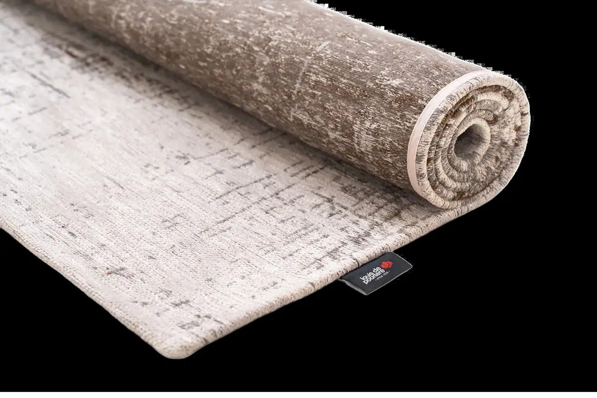 Louis de Poortere Mad Men Griff 8785 Concrete Jungle vloerkleed met een plooi, dun en soepel
