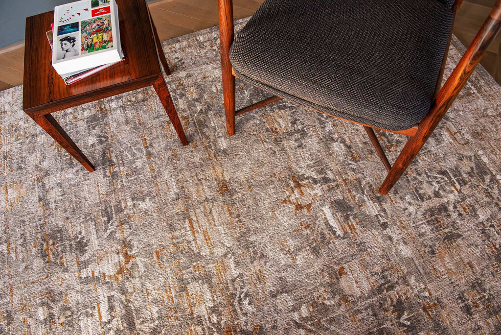 Louis de Poortere Antiquarian Ushak 8884 Suleiman Grey vloerkleed in interieur