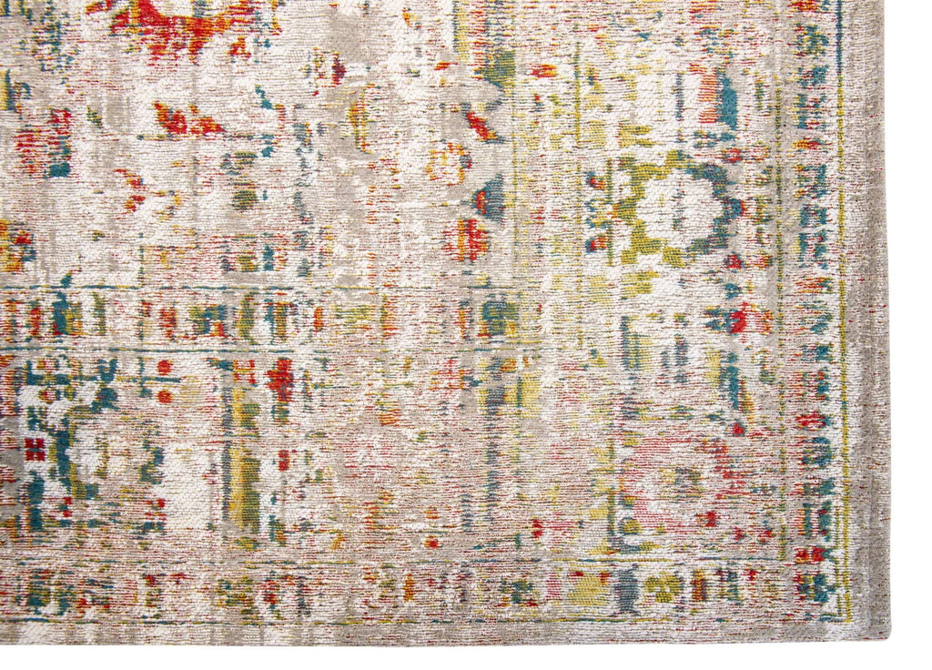 Zijaanzicht van het Louis de Poortere Antiquarian Ushak 8894 Turkish Delight vloerkleed