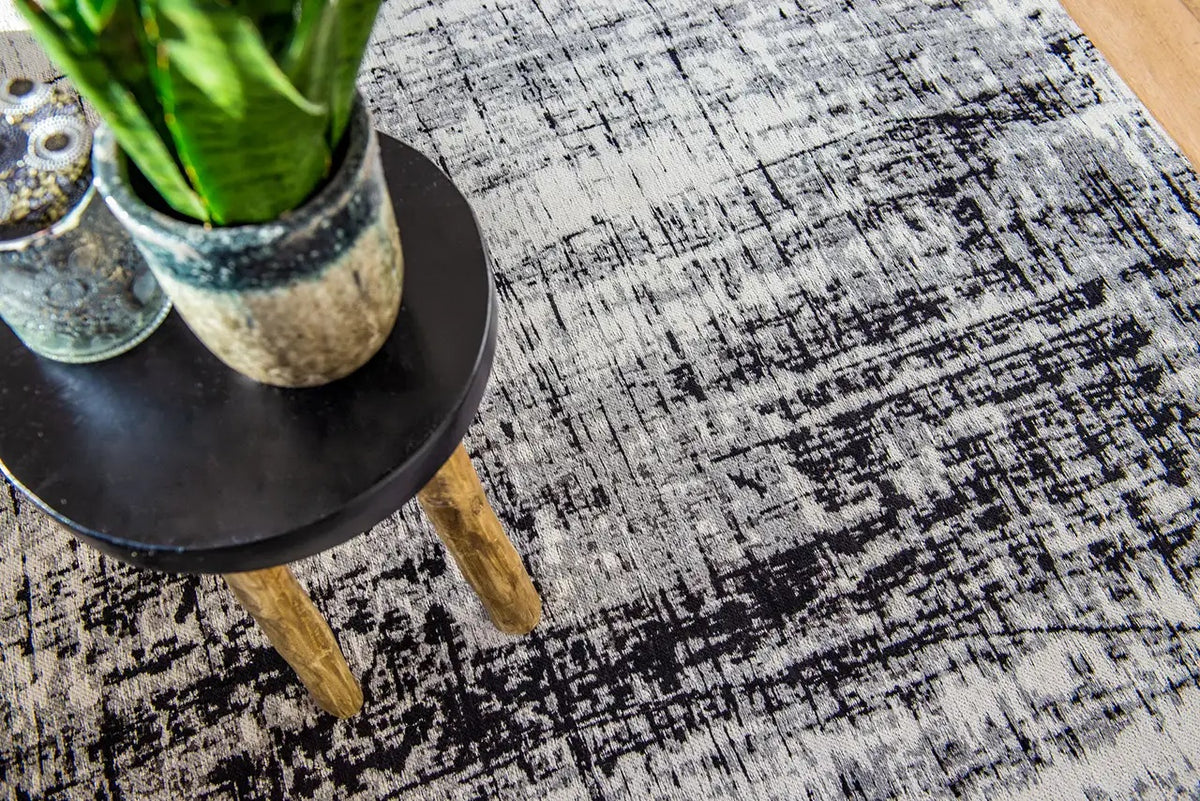Louis de Poortere Mad Men Griff 8926 Metro Black & White vloerkleed in interieur