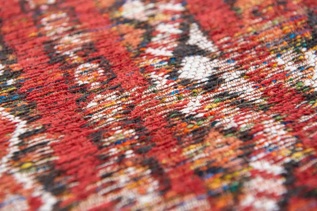 Close-up van het dessin van het Louis de Poortere Antiquarian Kilim 9115 Fez Red vloerkleed