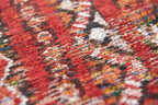 Close-up van het dessin van het Louis de Poortere Antiquarian Kilim 9115 Fez Red vloerkleed