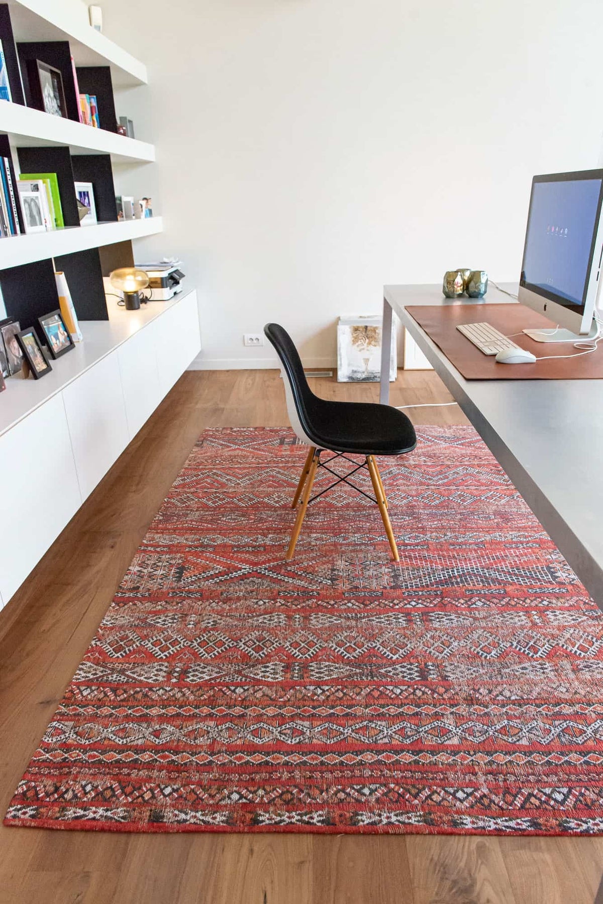 Louis de Poortere Antiquarian Kilim 9115 Fez Red vloerkleed in interieur