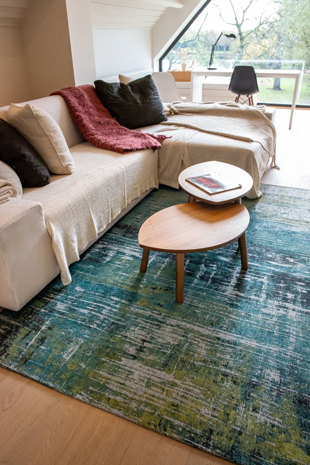 Louis de Poortere Atlantic Streaks 9126 Glen Cove vloerkleed in interieur