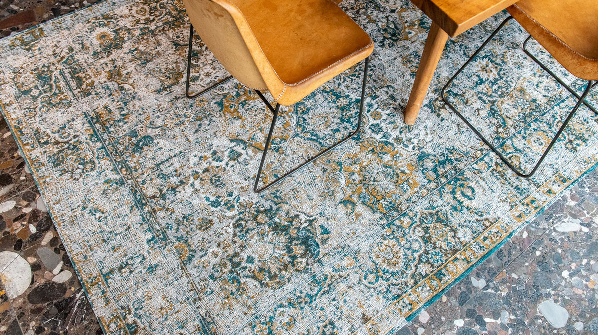 Louis de Poortere Antiquarian Bakhtiari 9127 Fener vloerkleed in interieur