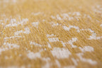 Close-up van het dessin van het Louis de Poortere Fading World Medallion 9145 Spring Moss vloerkleed