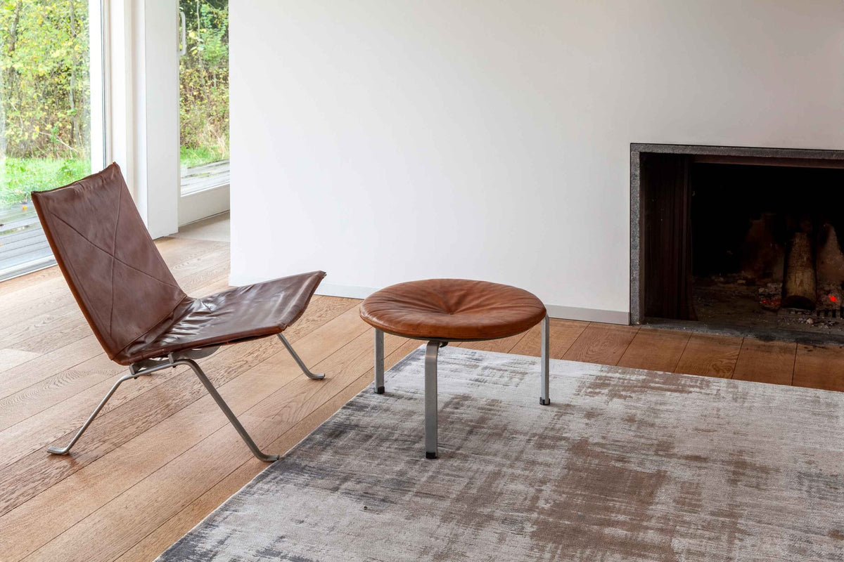 Louis de Poortere Atlantic Venetian Dust 9195 Padua Beige vloerkleed in interieur