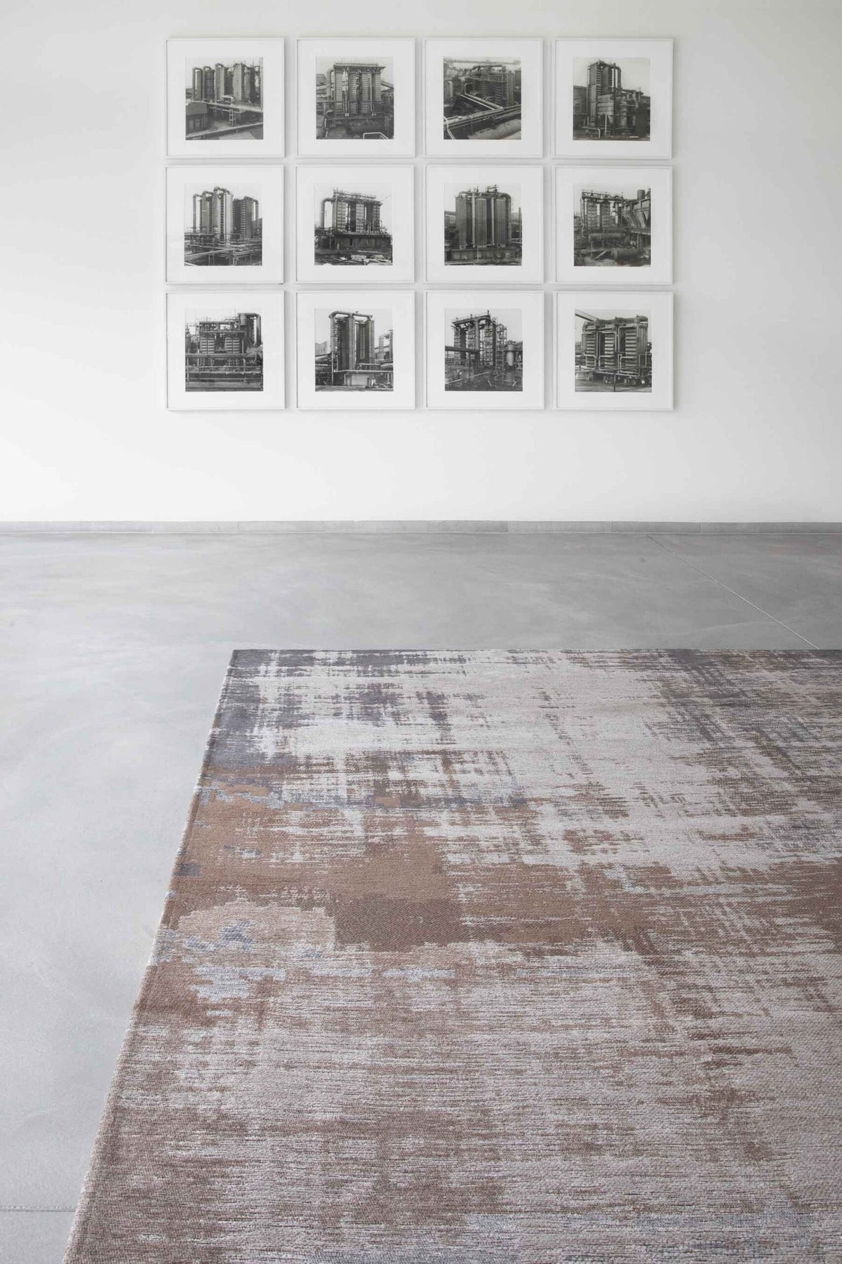 Louis de Poortere Atlantic Venetian Dust 9195 Padua Beige vloerkleed in interieur