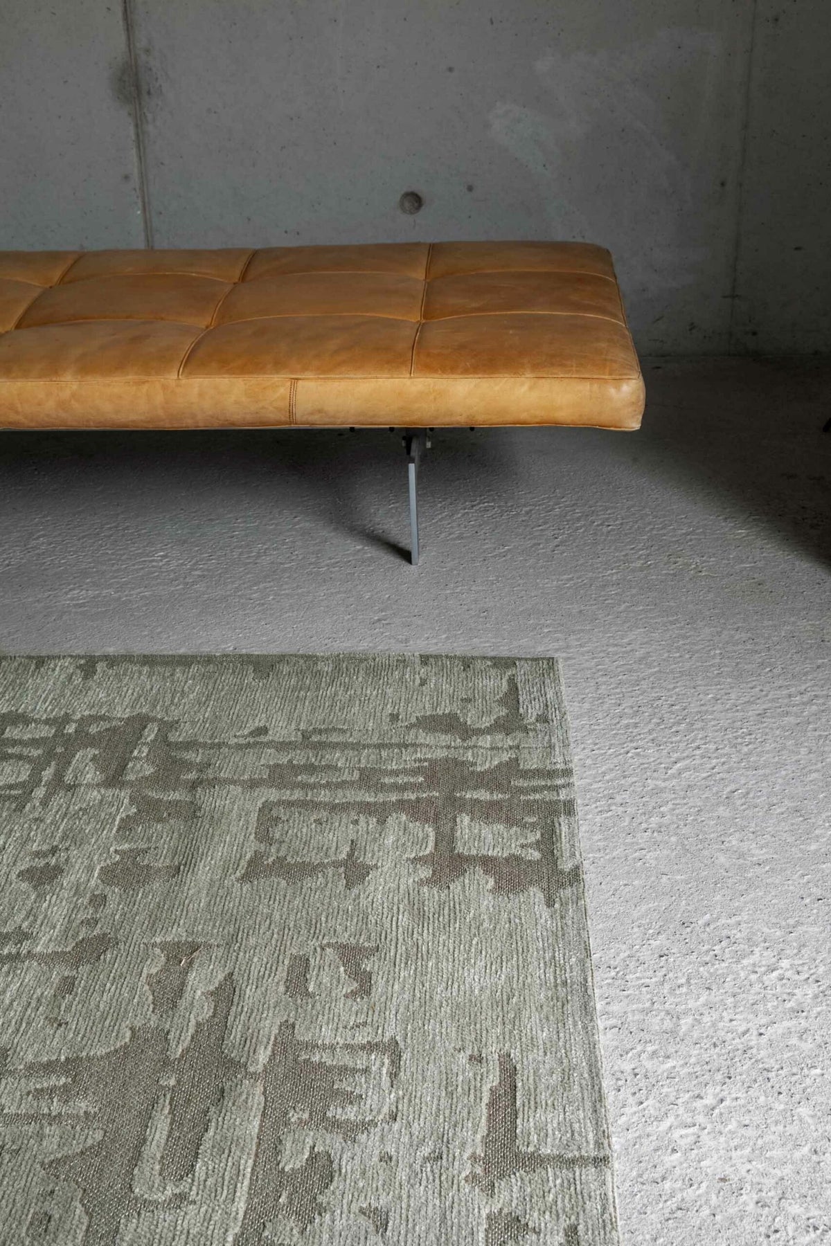 Louis de Poortere Structures Baobab 9197 Dry Beige vloerkleed in interieur