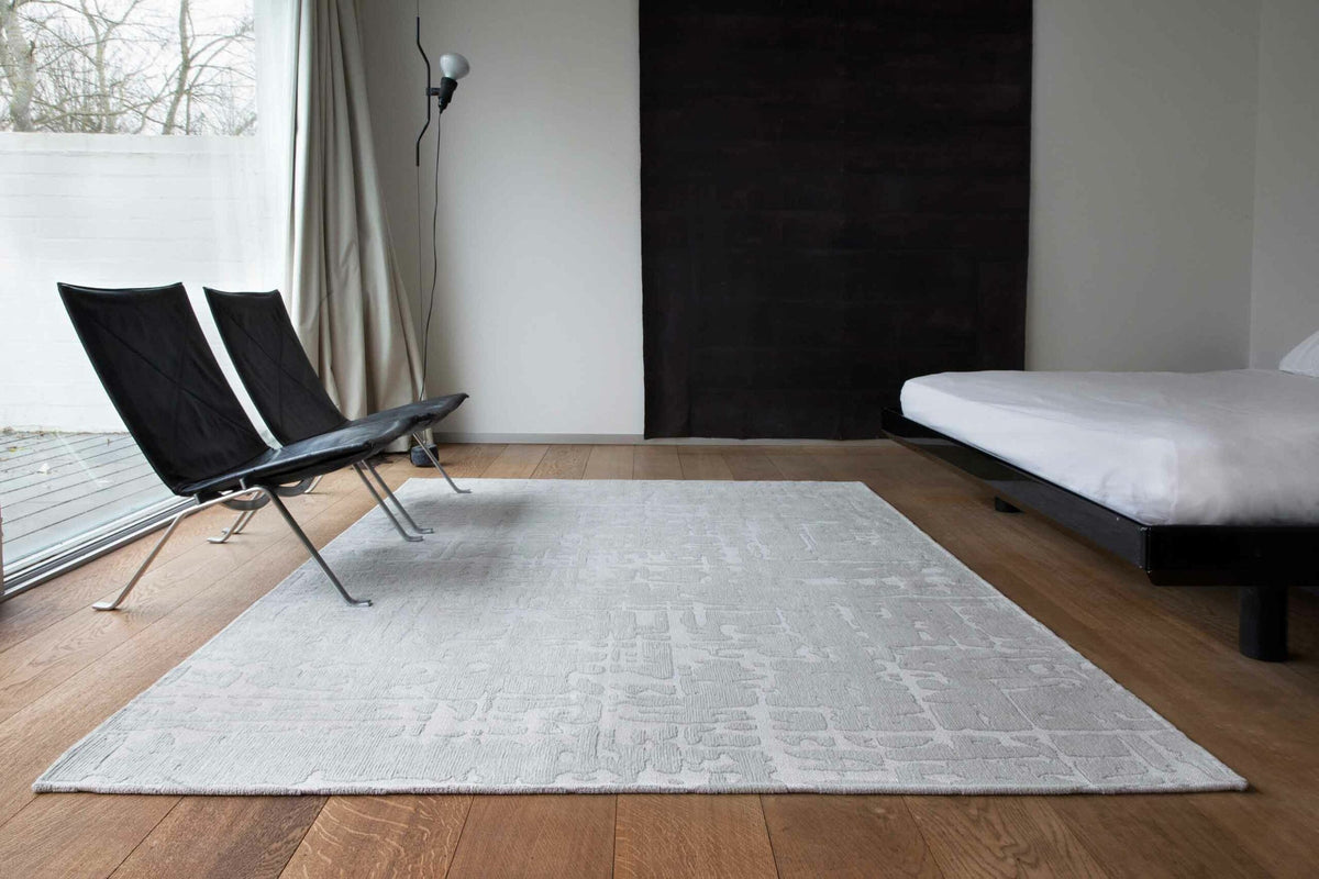 Louis de Poortere Structures Baobab 9198 Tsingy Oyster vloerkleed in interieur
