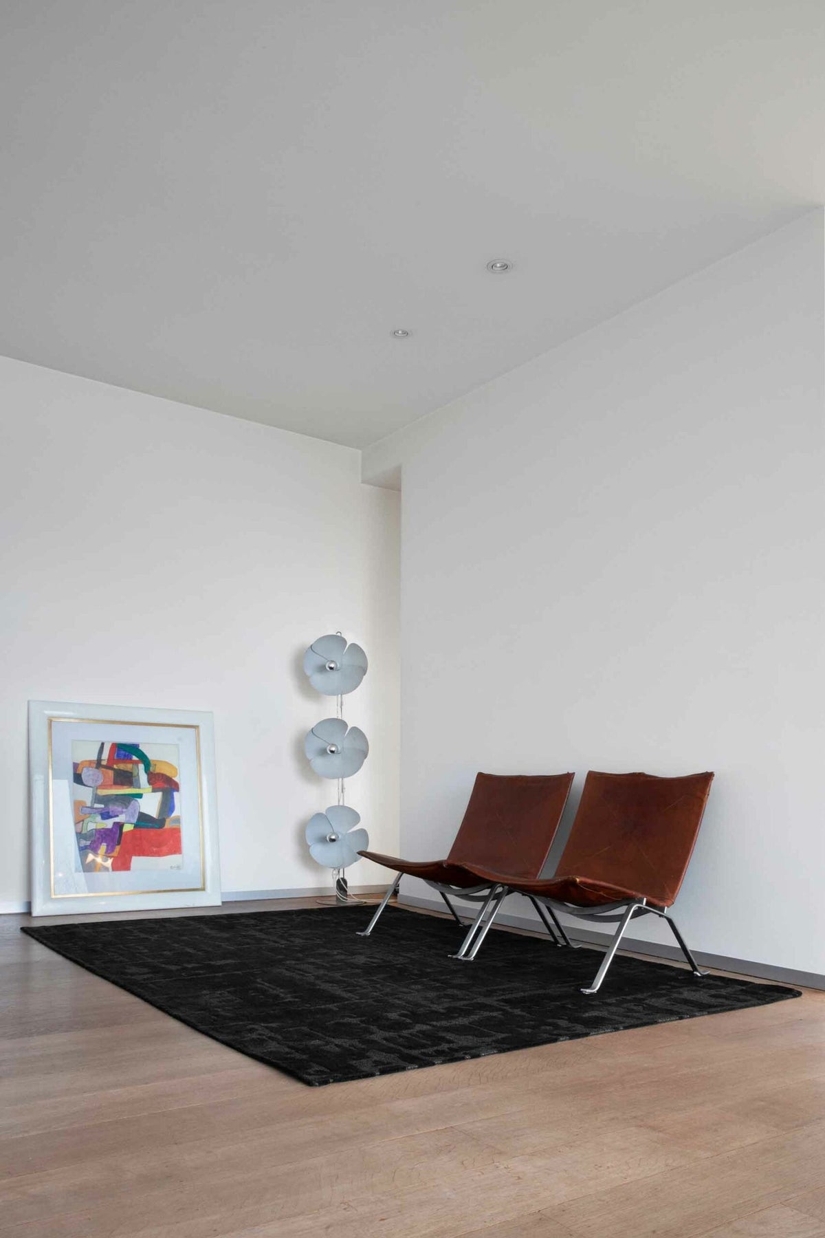 Louis de Poortere Structures Baobab 9200 Black Water vloerkleed in interieur
