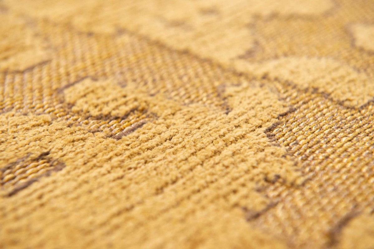 Close-up van het dessin van het Louis de Poortere Structures Baobab 9201 Madagascar Gold vloerkleed