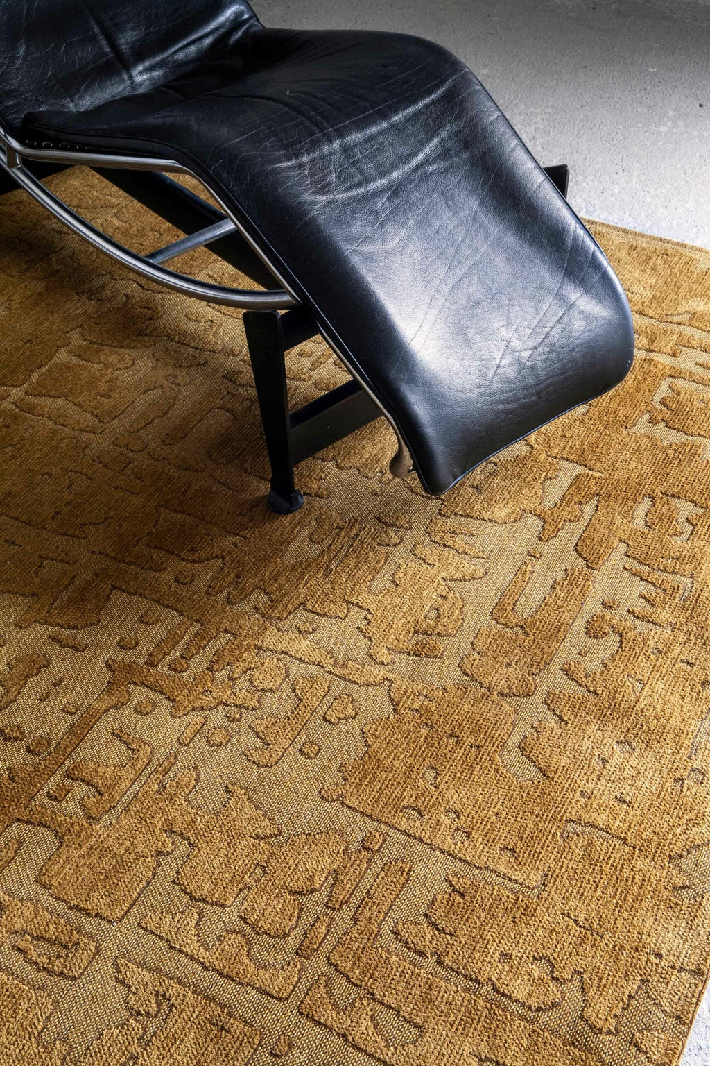 Louis de Poortere Structures Baobab 9201 Madagascar Gold vloerkleed in interieur