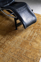 Louis de Poortere Structures Baobab 9201 Madagascar Gold vloerkleed in interieur
