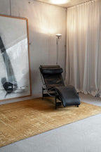 Louis de Poortere Structures Baobab 9201 Madagascar Gold vloerkleed in interieur