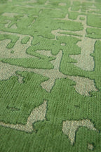 Close-up van het dessin van het Louis de Poortere Structures Baobab 9202 Perrier's Green vloerkleed