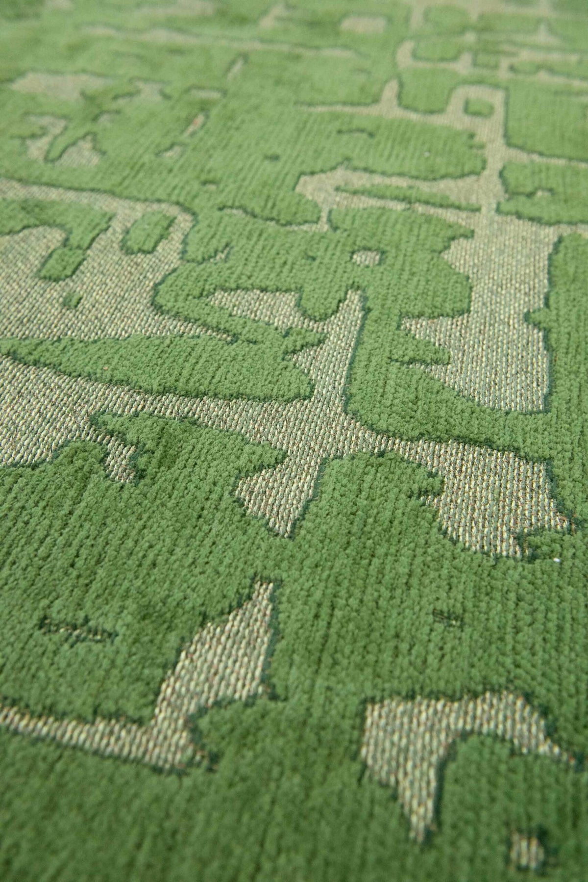 Close-up van het dessin van het Louis de Poortere Structures Baobab 9202 Perrier's Green vloerkleed