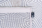 Achterkant van het Louis de Poortere Meditation Coral 9228 Oyster White vloerkleed