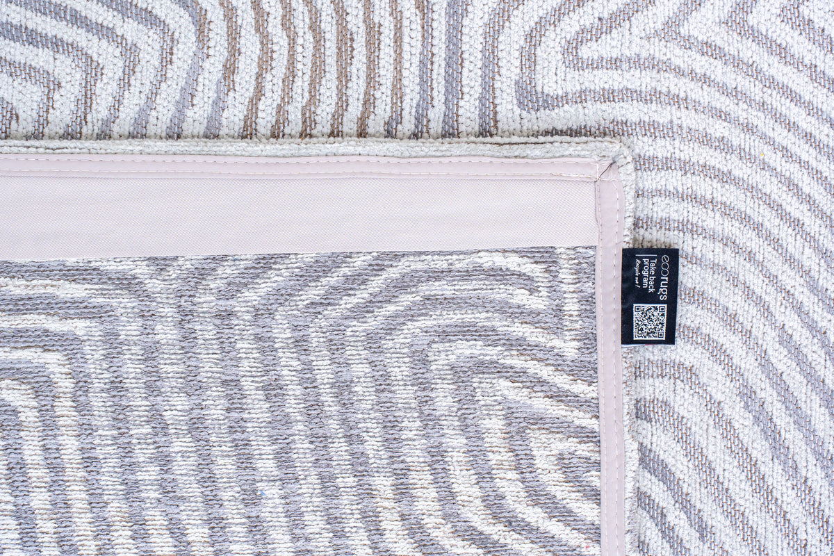Achterkant van het Louis de Poortere Meditation Coral 9228 Oyster White vloerkleed