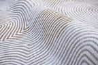 Close-up van het dessin van het Louis de Poortere Meditation Coral 9228 Oyster White vloerkleed