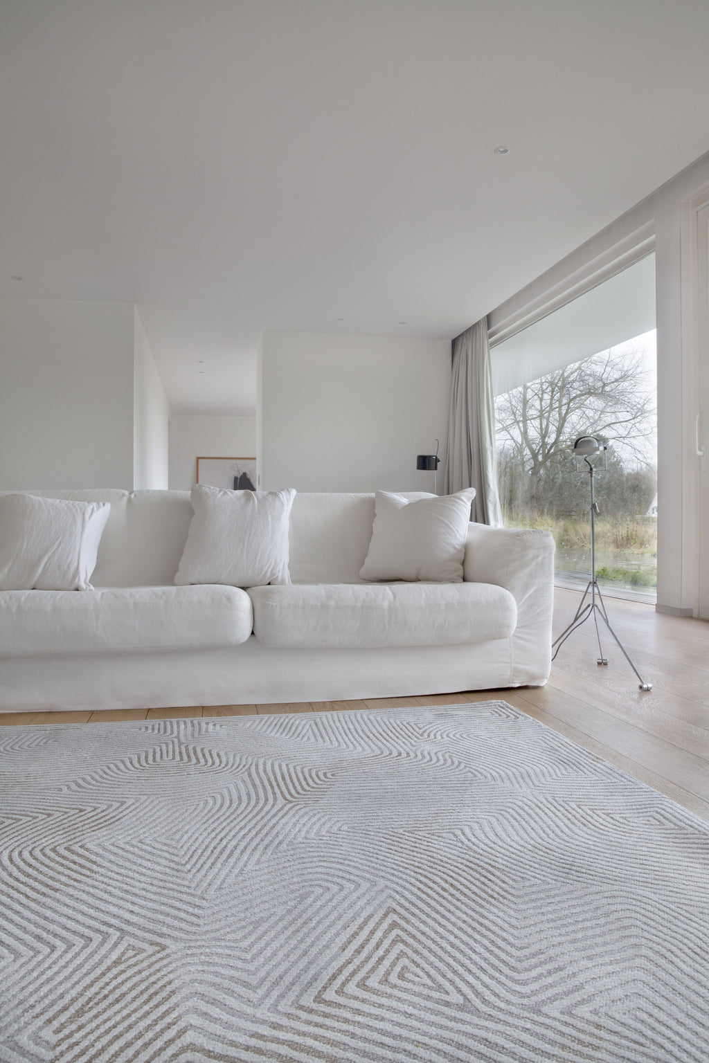 Louis de Poortere Meditation Coral 9228 Oyster White vloerkleed in interieur