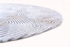 Zijaanzicht van het Louis de Poortere Meditation Coral 9228 Oyster White vloerkleed