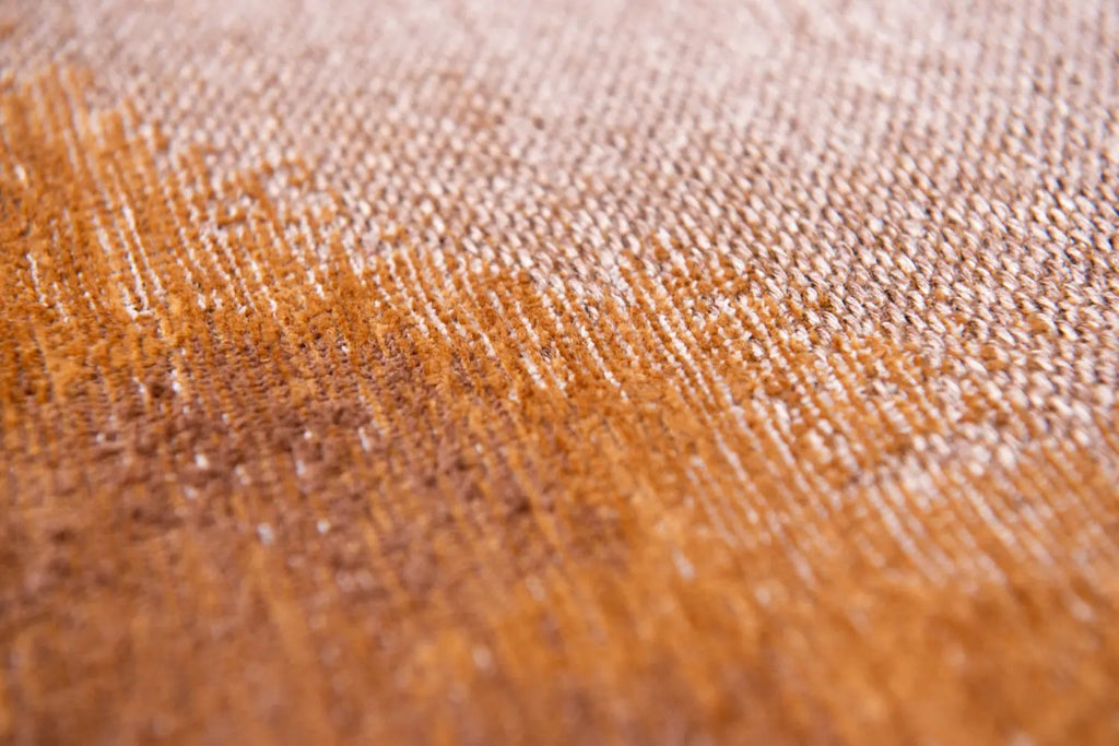 Close-up van het dessin van het Louis de Poortere Meditation Lagoon 9326 Chestnut vloerkleed