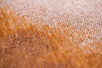 Close-up van het dessin van het Louis de Poortere Meditation Lagoon 9326 Chestnut vloerkleed