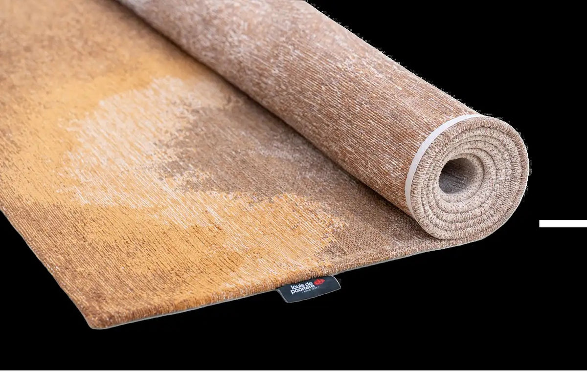 Louis de Poortere Meditation Lagoon 9326 Chestnut vloerkleed met een plooi, dun en soepel