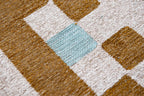 Close-up van het dessin van het Louis de Poortere Craft Chess 9338 Honey vloerkleed