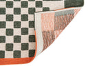 Achterkant van het Louis de Poortere Craft Chess 9339 Deep Green vloerkleed