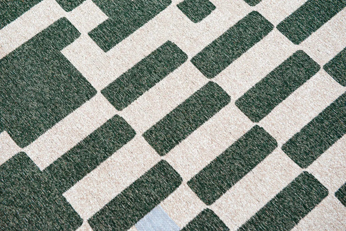 Close-up van het dessin van het Louis de Poortere Craft Chess 9339 Deep Green vloerkleed