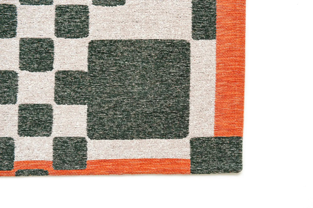 Zijaanzicht van het Louis de Poortere Craft Chess 9339 Deep Green vloerkleed