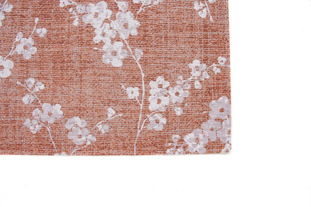 Zijaanzicht van het Louis de Poortere Sakura 9371 Copper Pink vloerkleed