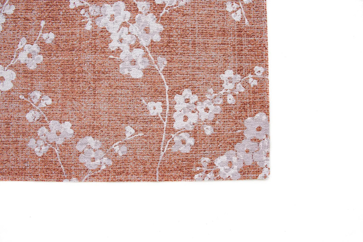 Zijaanzicht van het Louis de Poortere Sakura 9371 Copper Pink vloerkleed