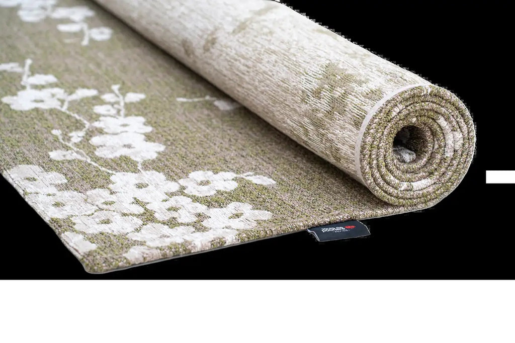 Louis de Poortere Sakura 9372 Wet Garden vloerkleed met een plooi, dun en soepel