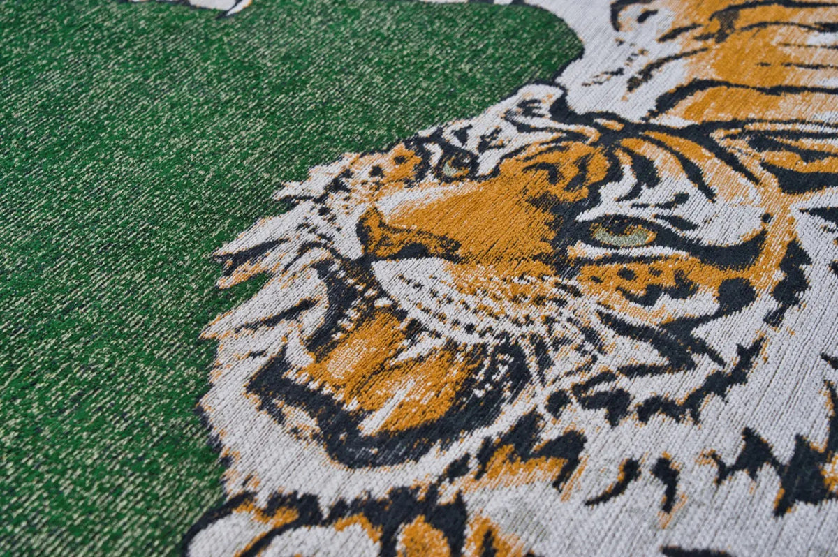 Louis de Poortere Pop Tiger 9388 Green On Fire vloerkleed in interieur