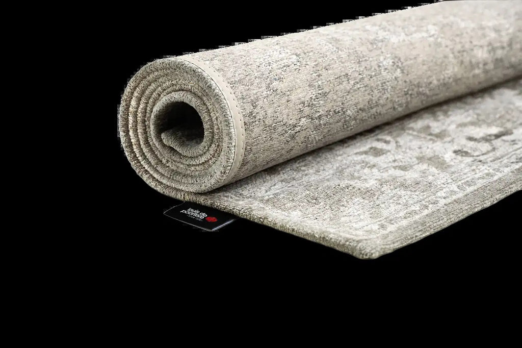Louis de Poortere Antiquarian Tabriz 9647 Suede vloerkleed met een plooi, dun en soepel