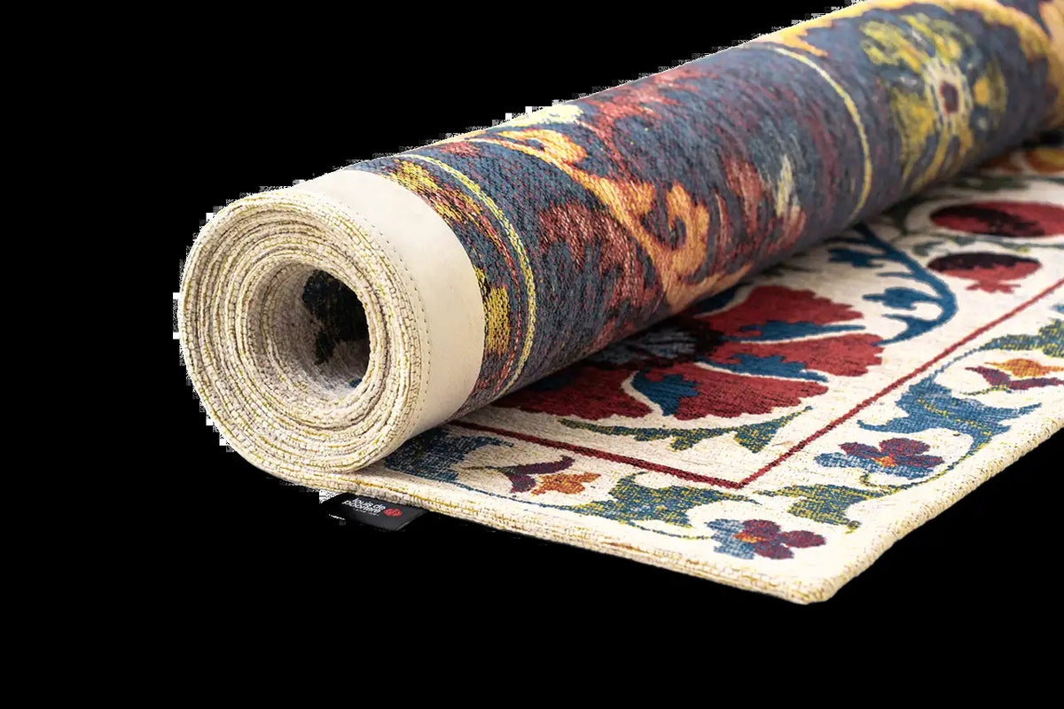 Louis de Poortere Antiquarian Suzani 9728 Origine vloerkleed met een plooi, dun en soepel