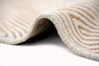 Louis de Poortere Meditation Coral 9800 Indian Sand vloerkleed met een plooi, dun en soepel