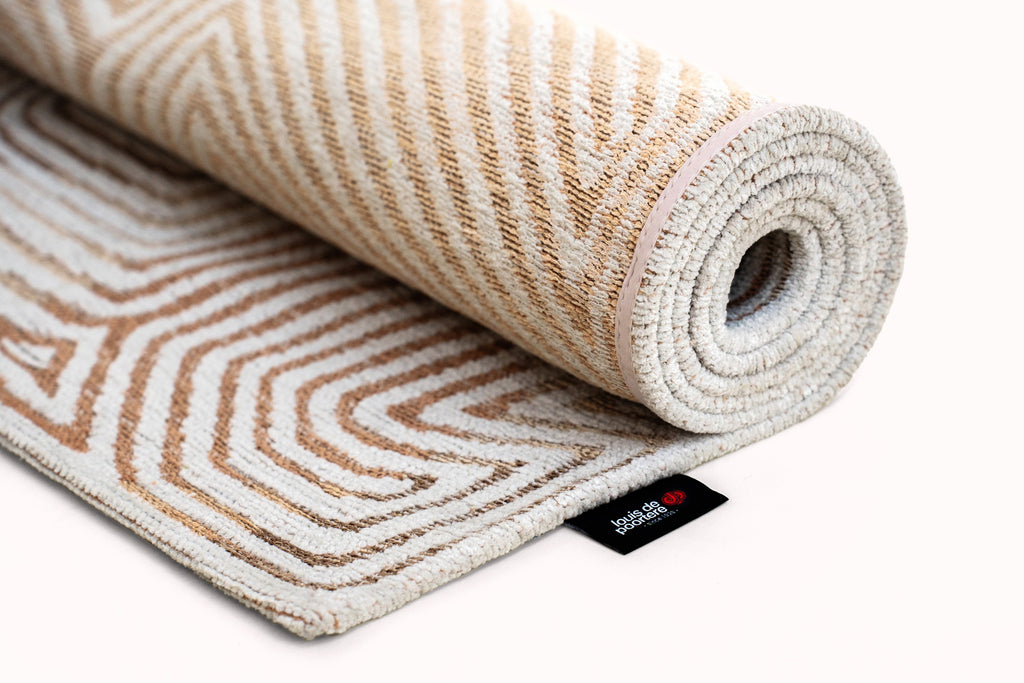 Louis de Poortere Meditation Coral 9800 Indian Sand vloerkleed, opgerold