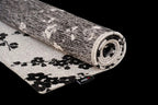 Louis de Poortere Sakura 9835 Night Snow vloerkleed met een plooi, dun en soepel