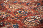 Close-up van het dessin van het Louis de Poortere Antiquarian Kasak 9841 Aksou vloerkleed