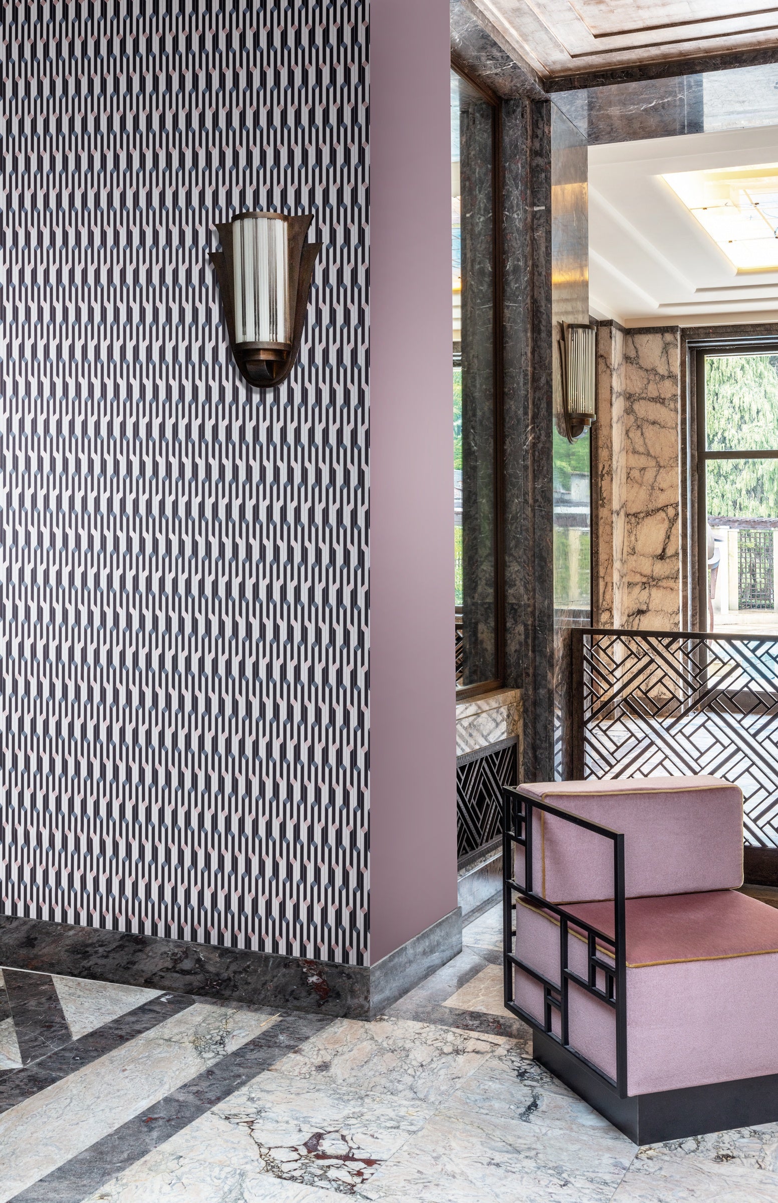 Masureel behang Suzanne Woodrose in interieur