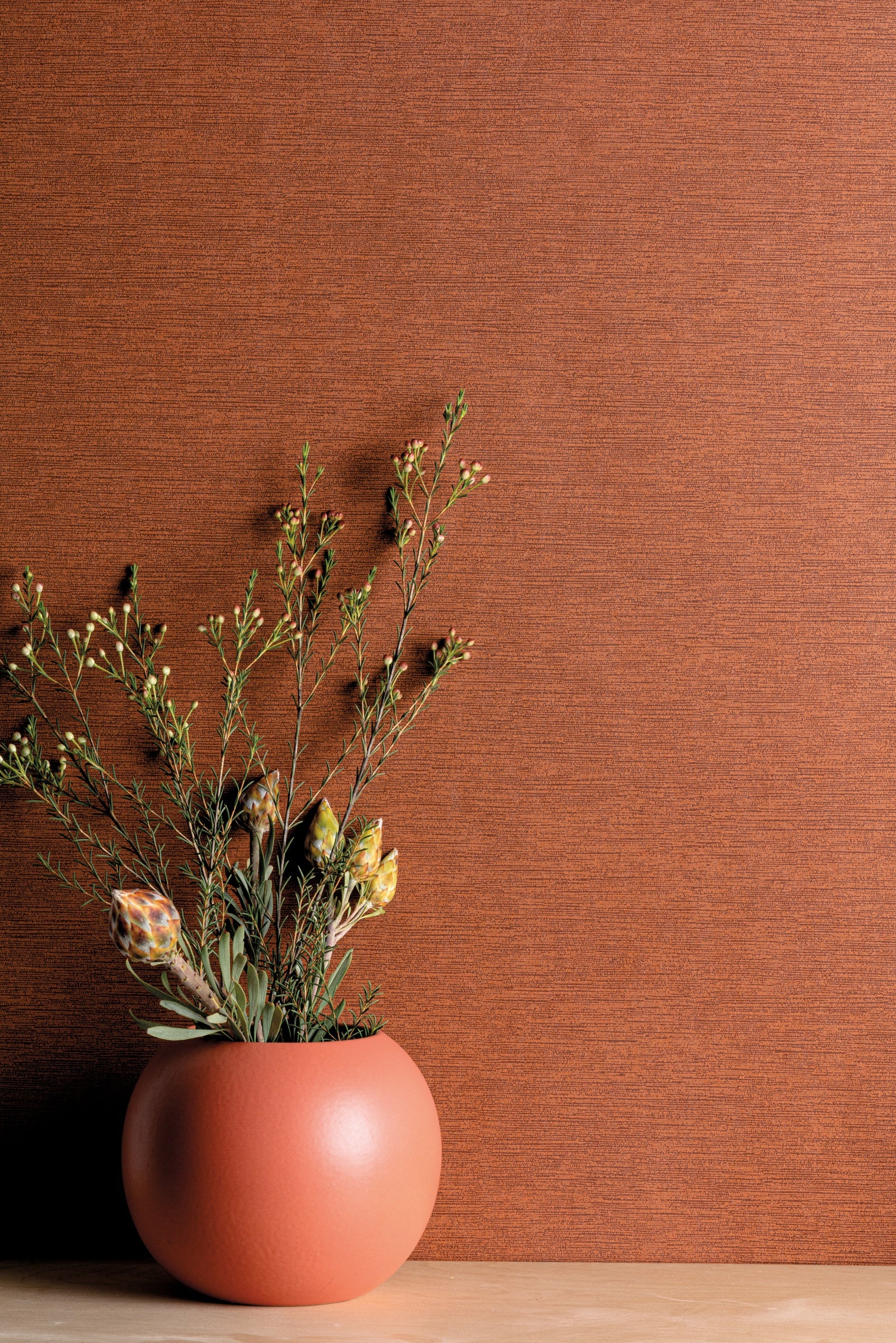 Masureel behang Gini Mahogany in interieur