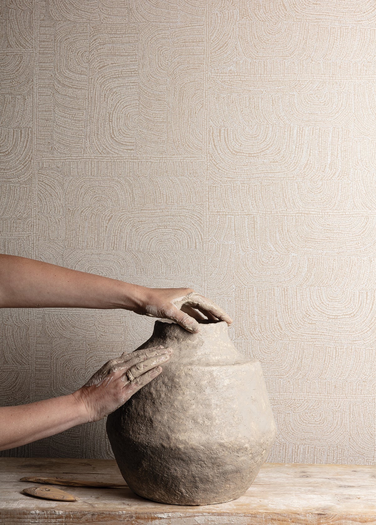 Masureel behang Tehani Kaolin in interieur