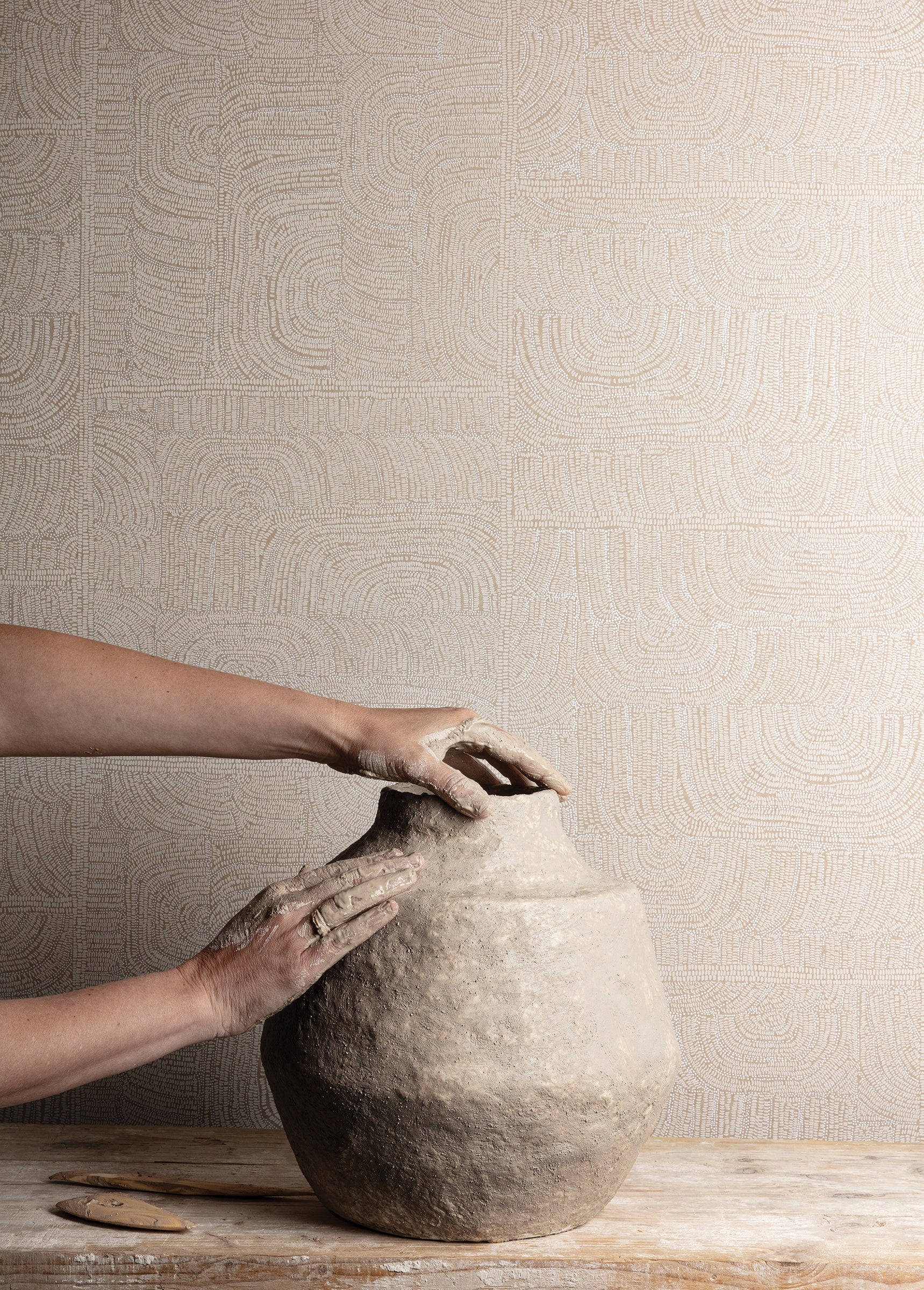 Masureel behang Tehani Kaolin in interieur